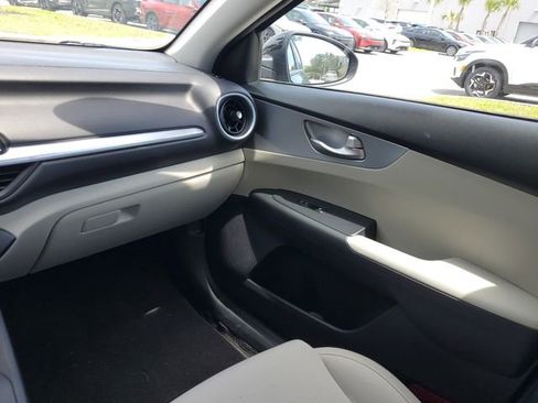 Certified 2022 Kia Forte LXS image 9