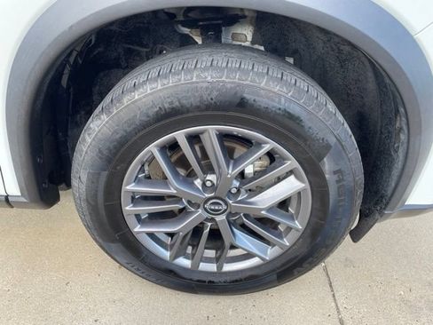 Used 2024 Nissan Rogue S AWD/4WD image 2