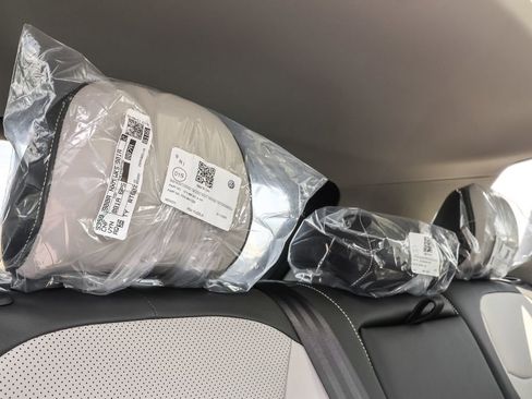 Used 2025 Volkswagen Tiguan SE image 31