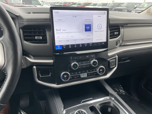 Used 2024 Ford Expedition XLT image 11