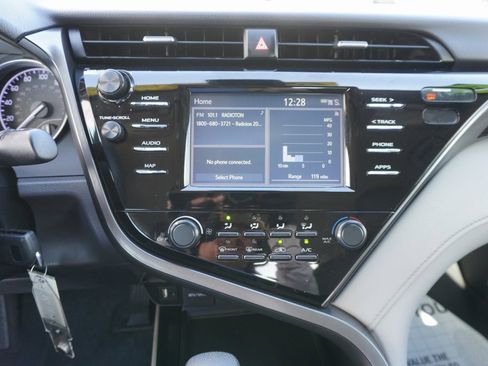 Used 2019 Toyota Camry LE image 13