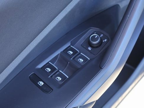 Certified 2023 Volkswagen Jetta SE image 11