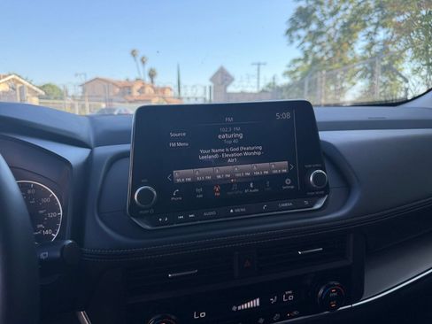 Used 2025 Nissan Rogue SV FWD image 20