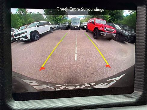 Used 2022 Jeep Wrangler Unlimited Sahara w/ Cold Weather Group AWD/4WD image 20