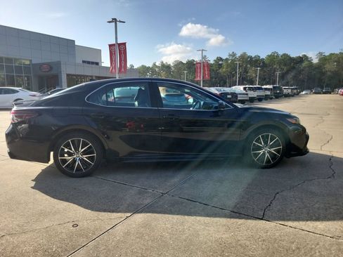 Used 2024 Toyota Camry SE FWD image 8
