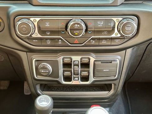 Used 2023 Jeep Gladiator Overland AWD/4WD image 28