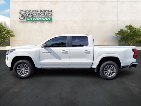 Used 2024 Chevrolet Colorado LT w/ LT Convenience Package image 2