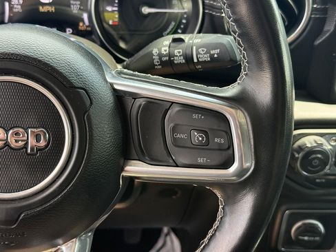 Used 2022 Jeep Wrangler Unlimited Sahara w/ Cold Weather Group AWD/4WD image 19