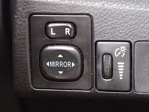 Used 2015 Toyota Corolla LE image 24