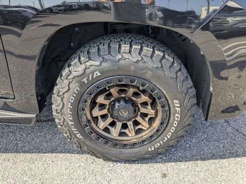 Used 2019 Lexus LX 570 4WD w/ Luxury Package image 11