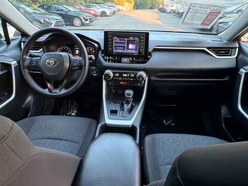 Used 2022 Toyota RAV4 XLE AWD/4WD image 14