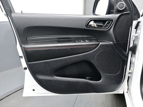 Used 2025 Dodge Durango GT image 9