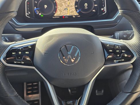 Used 2024 Volkswagen Tiguan SEL R-Line image 25
