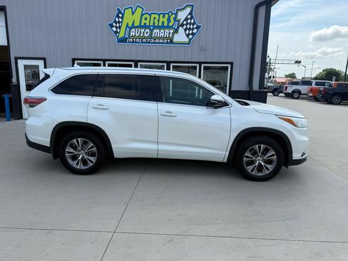 Used 2015 Toyota Highlander XLE AWD/4WD image 7