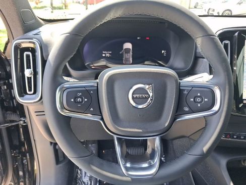 Used 2023 Volvo C40 Recharge Core image 17