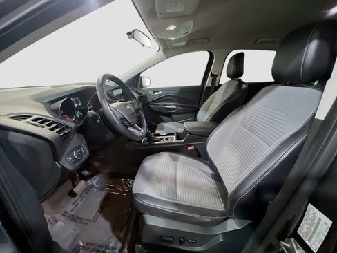 Used 2019 Ford Escape SE FWD image 14