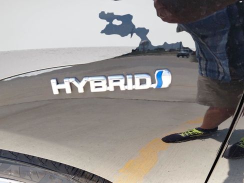 Used 2016 Toyota Prius Two FWD image 32