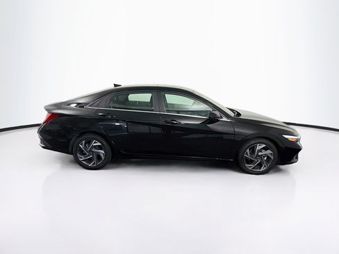 Used 2025 Hyundai Elantra SEL FWD image 10