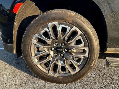 Used 2023 GMC Yukon Denali Ultimate image 8