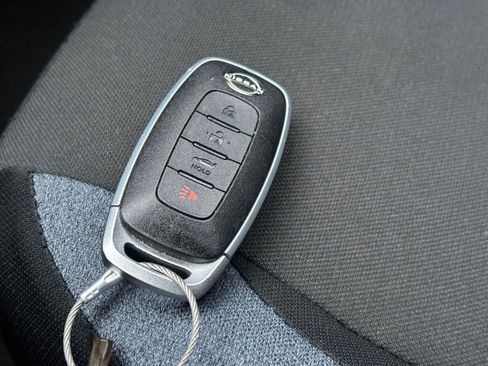 Used 2025 Nissan Versa SV image 21