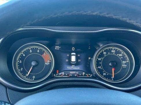 Used 2019 Jeep Cherokee Limited image 21