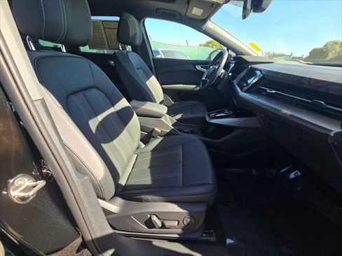 Used 2023 Audi Q4 e-tron Prestige image 12