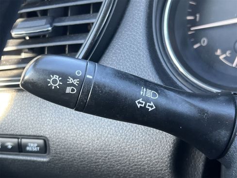 Used 2019 Nissan Rogue S image 26