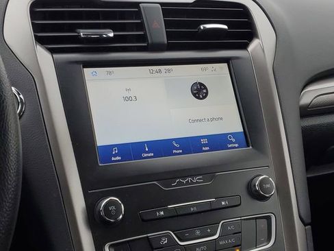 Used 2020 Ford Fusion SE image 13