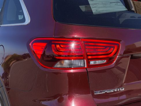 Used 2019 Kia Sorento LX image 18