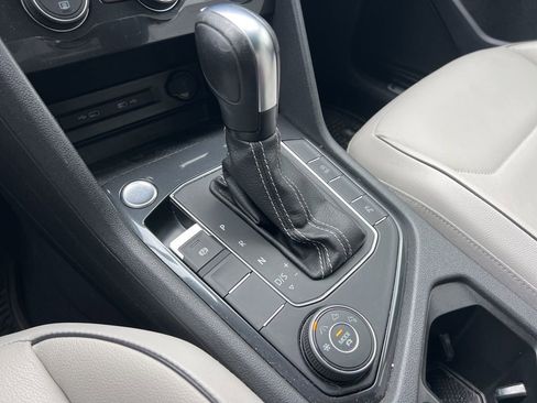 Used 2021 Volkswagen Tiguan SEL Premium R-Line image 6