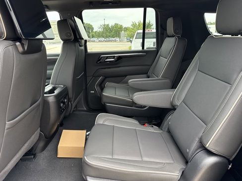 New 2026 Chevrolet Suburban Premier AWD/4WD image 6