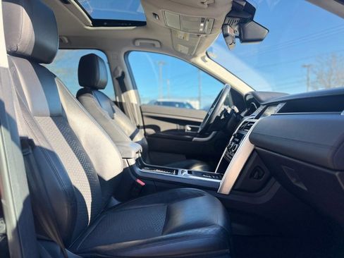 Used 2017 Land Rover Discovery Sport SE image 23
