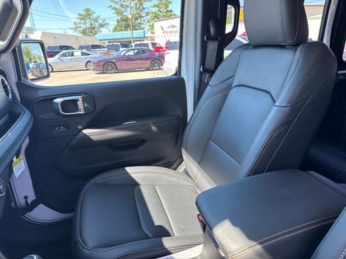 Certified 2025 Jeep Wrangler Unlimited Sahara image 15