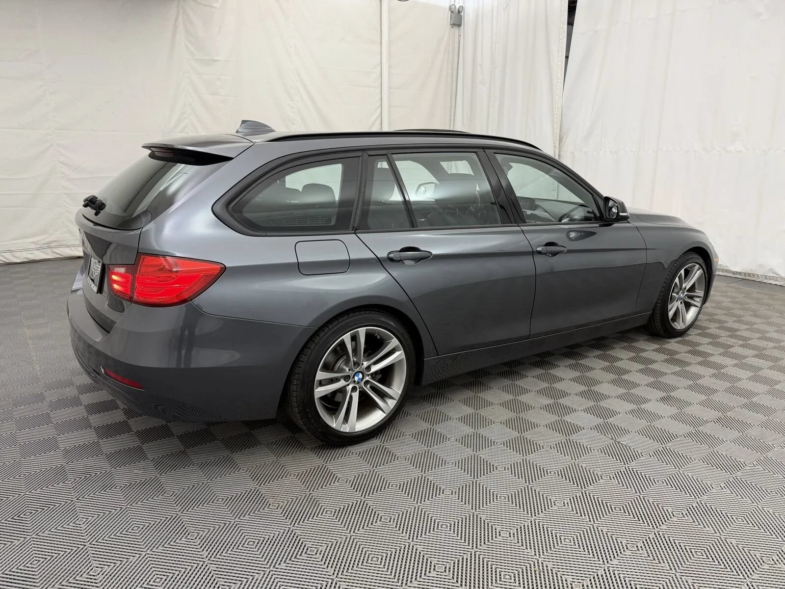 Used 2014 BMW 328i xDrive Wagon AWD/4WD image 5