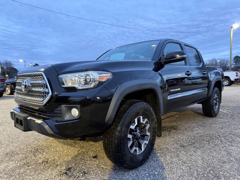 Used 2017 Toyota Tacoma TRD Off-Road w/ Tow Package (A/T) image 7