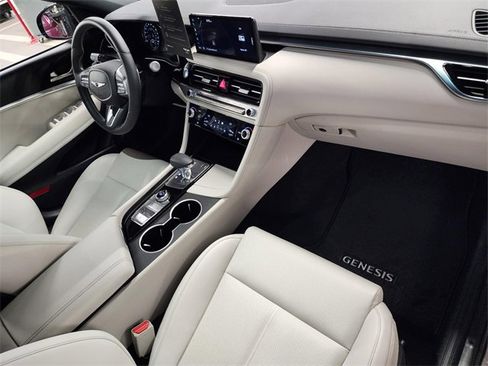 Used 2025 Genesis G70 2.5T image 28
