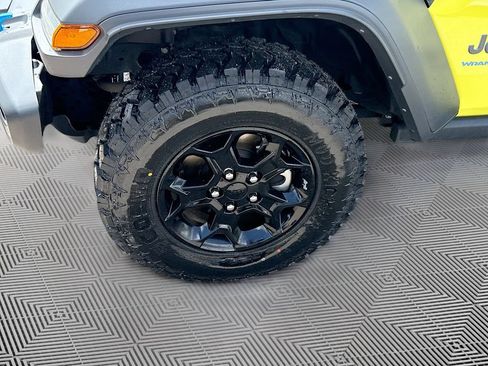 Used 2023 Jeep Wrangler Unlimited w/ Cold Weather Group AWD/4WD image 35