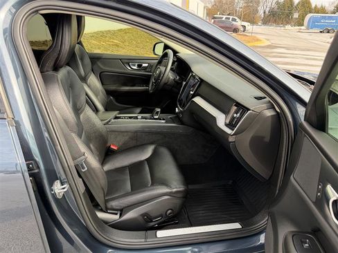 Used 2023 Volvo S60 B5 Core image 39