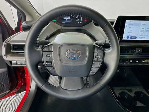 Used 2025 Toyota Prius XLE image 11