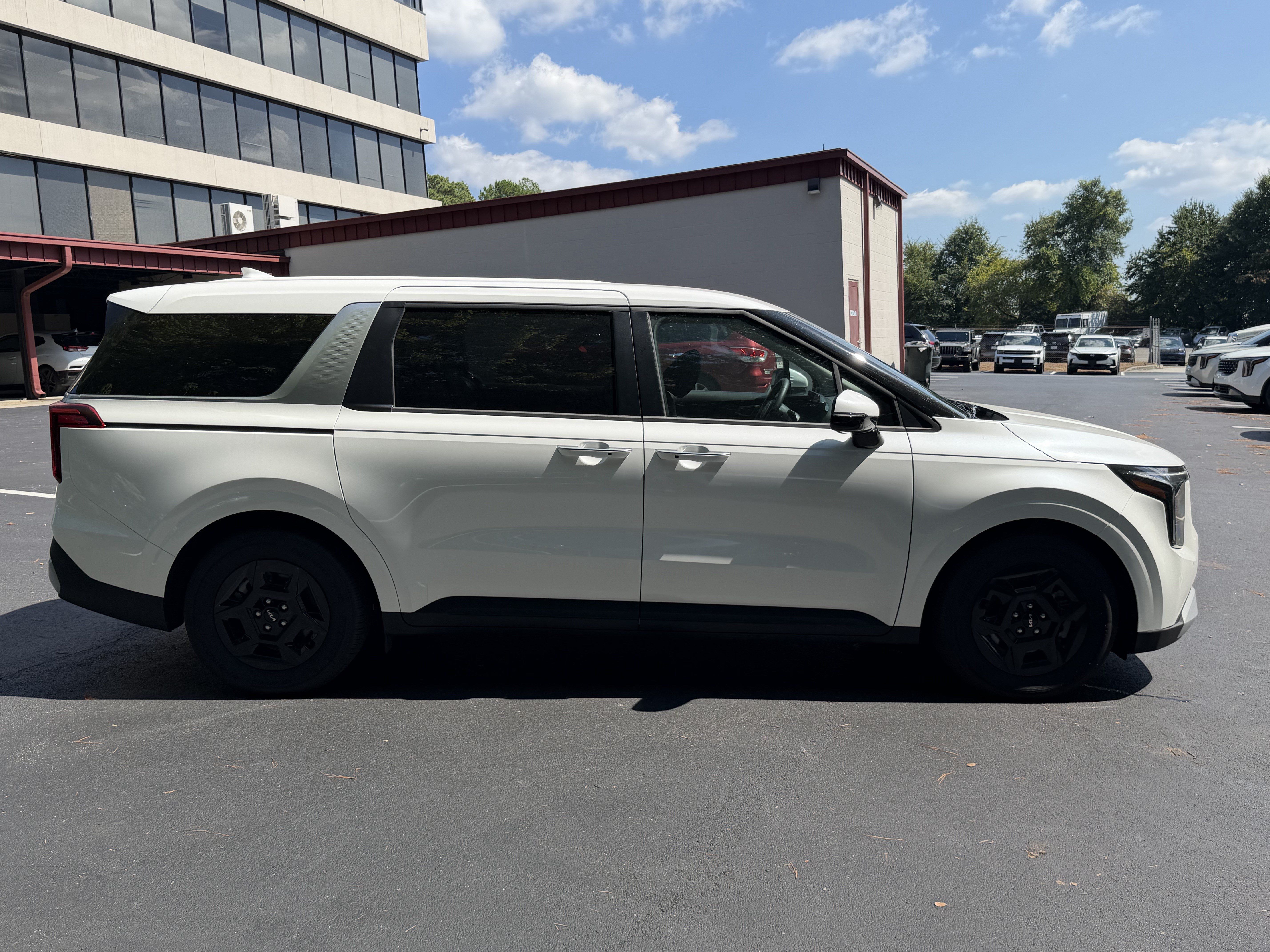 Certified 2026 Kia Carnival FWD image 8