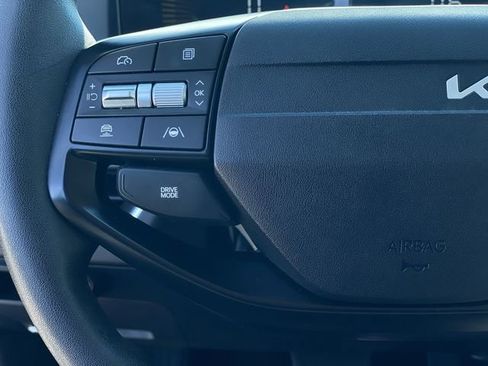 Used 2025 Kia K4 LXS image 12