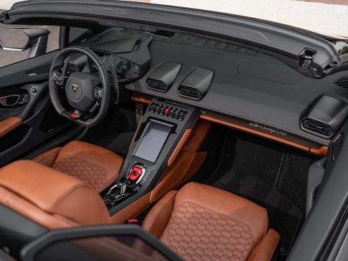 Used 2024 Lamborghini Huracan EVO image 7