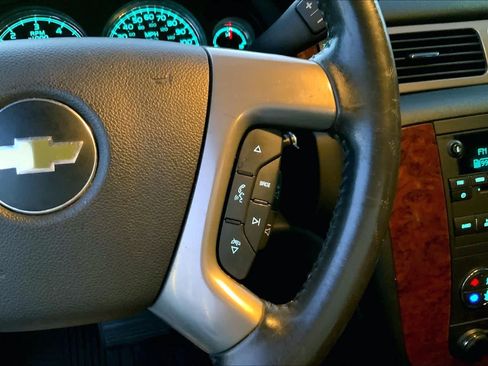 Used 2013 Chevrolet Suburban LT w/ Luxury Package AWD/4WD image 23