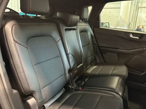 Used 2025 Ford Escape ST-Line image 30
