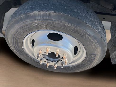 Used 2017 Ford F550 2WD Regular Cab Super Duty image 39