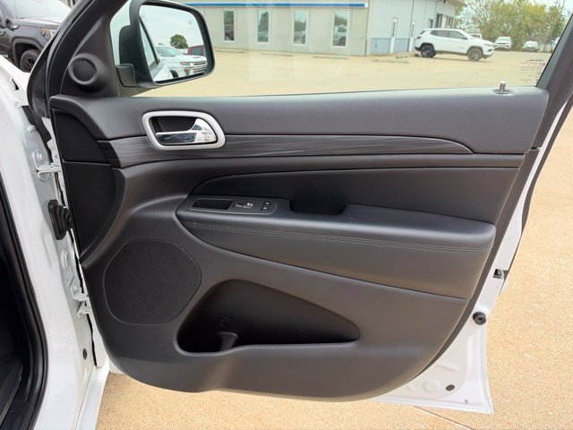 Used 2021 Jeep Grand Cherokee Laredo X AWD/4WD image 24