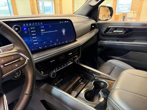 Used 2025 Chevrolet Tahoe Z71 image 10