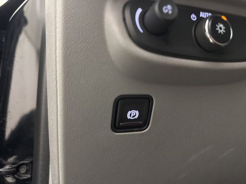 Used 2023 GMC Terrain SLE w/ Driver Convenience Package image 22