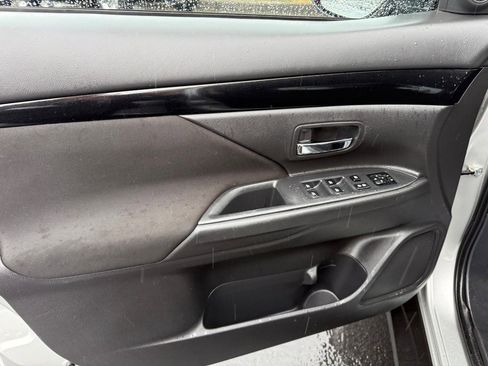 Used 2020 Mitsubishi Outlander SE image 12