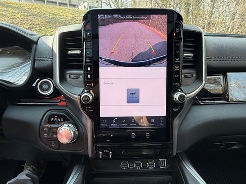 Used 2025 RAM 1500 Laramie image 27